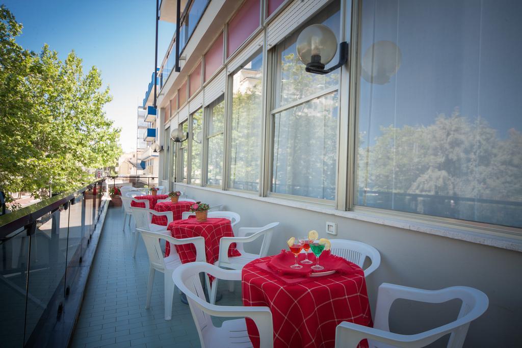 Hotel Madison Riccione Exteriör bild